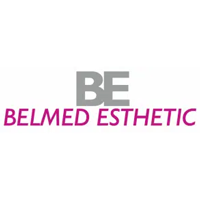 BE BELMED ESTHETIC Logo in grauer und magentafarbener Schrift auf weißem Hintergrund