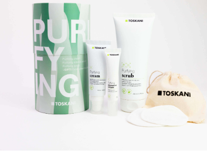Toskani Purifying Hautpflegeprodukte in grüner, weißer und beiger Verpackung auf weißem Hintergrund