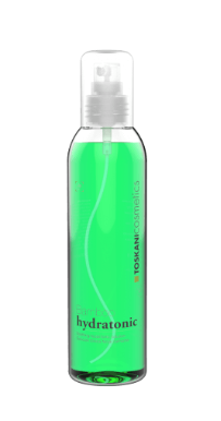 Grüne Hydratonic-Sprühflasche mit durchsichtigem Deckel auf weißem Hintergrund