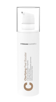 Weiße Hautpflegeflasche mit Pumpspender und orangefarbenem Etikett auf einfarbigem Hintergrund