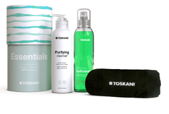 TOSKANI Hautpflege-Set mit Tiegel, Reinigungsgel, grünem Gesichtswasser und schwarzem Beutel auf weißem Hintergrund