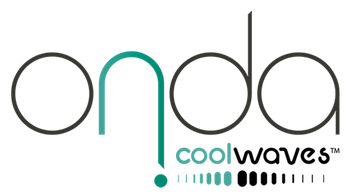Auf weißem Hintergrund das „onda coolwaves“-Logo in Schwarz und Türkis mit kleinen vertikalen Balken darunter.