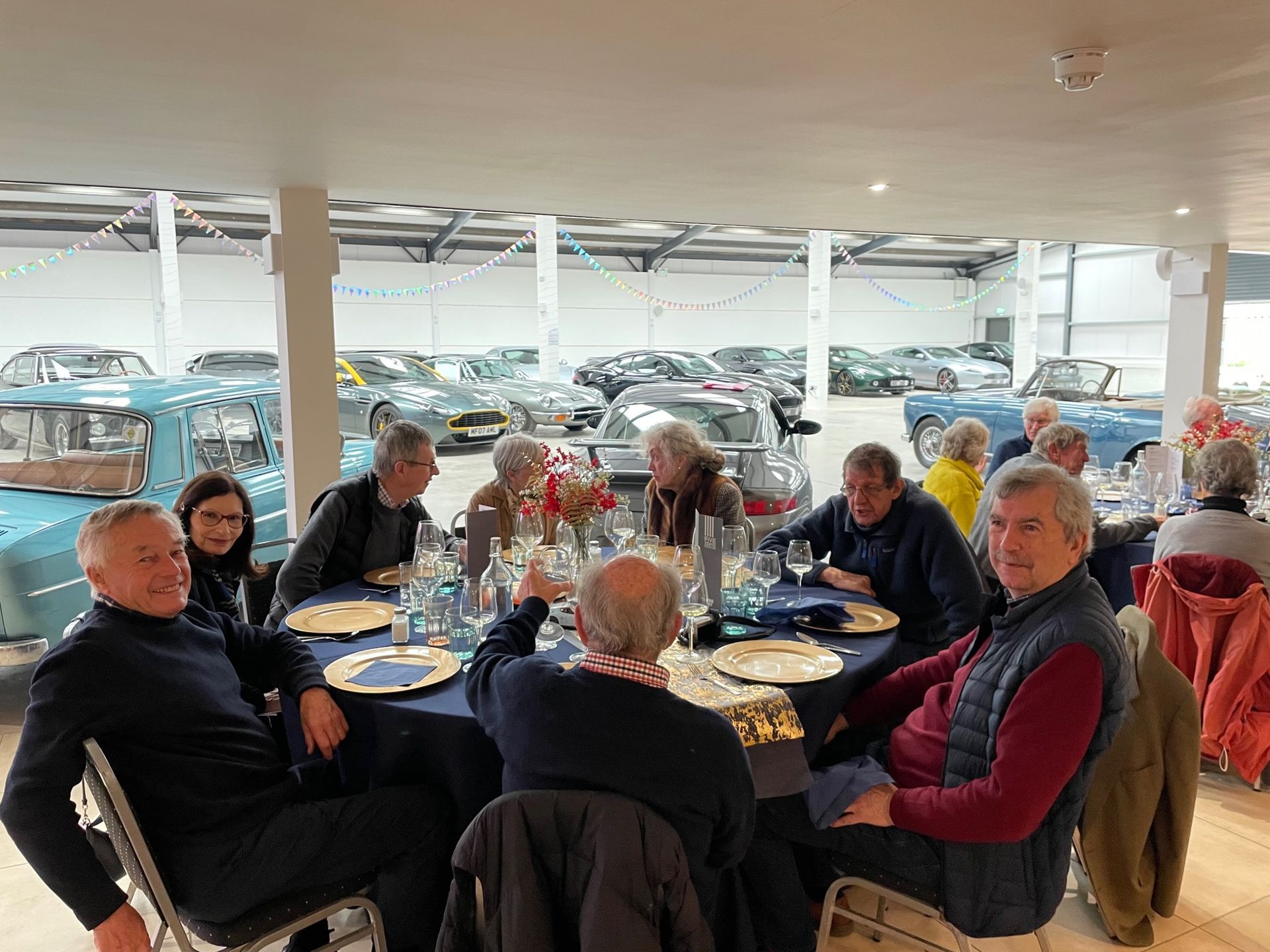Bristol 1904 Arts - Classic Car group - at lunch