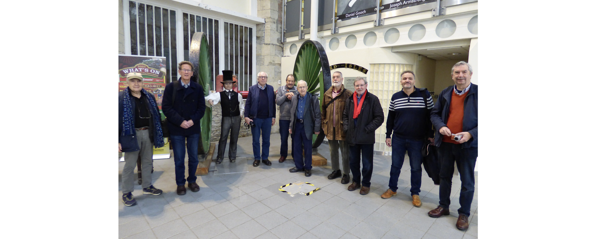 Image of the Snappers (Photographic) Group and one guest at the Great Western Railway. 