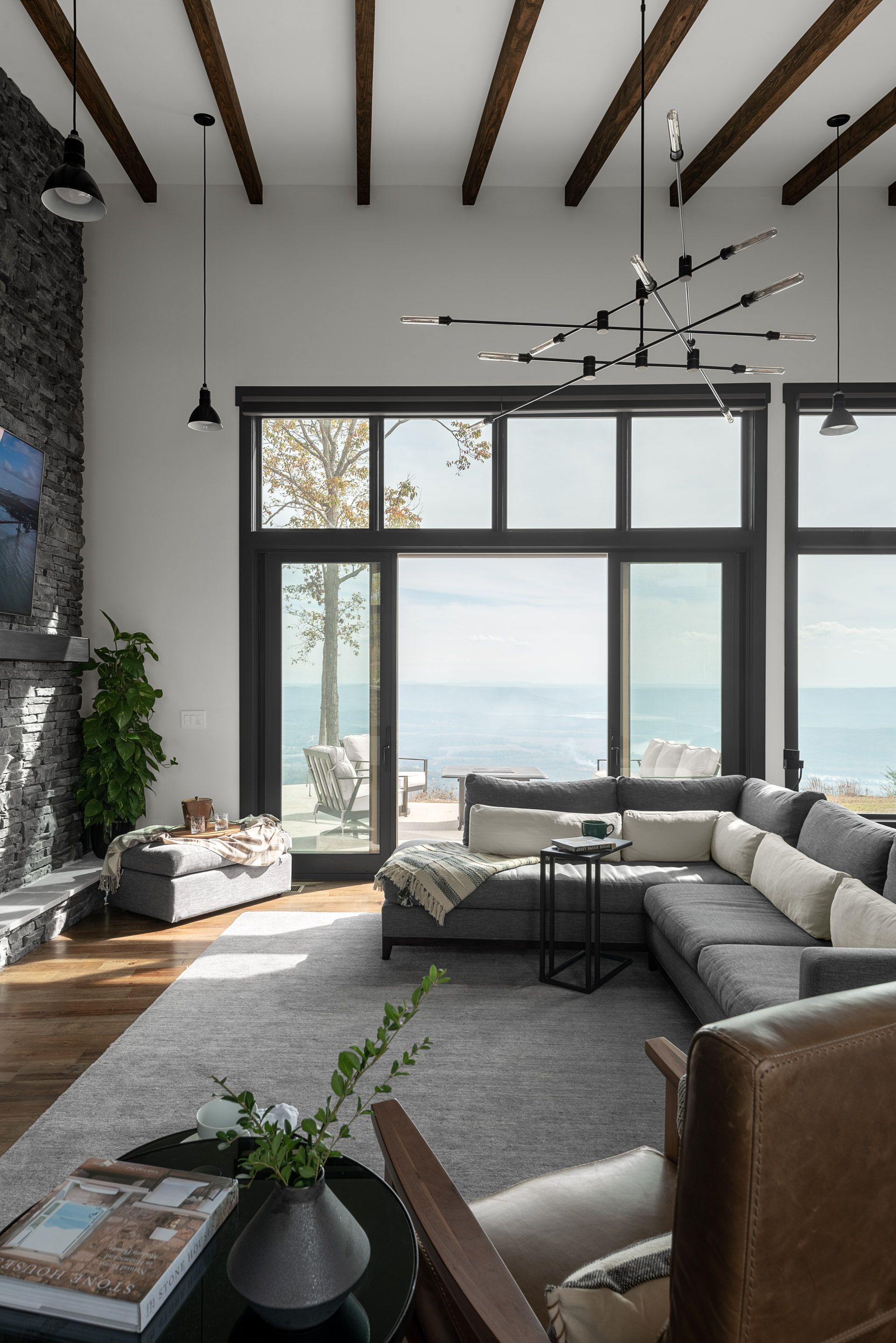 Modern Hillside Retreat | Mountain Home Design