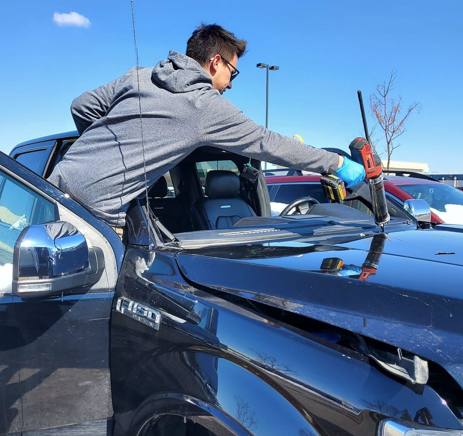 Mobile auto glass repair & windshield replacement services Mobile auto glass repair & windshield replacement services