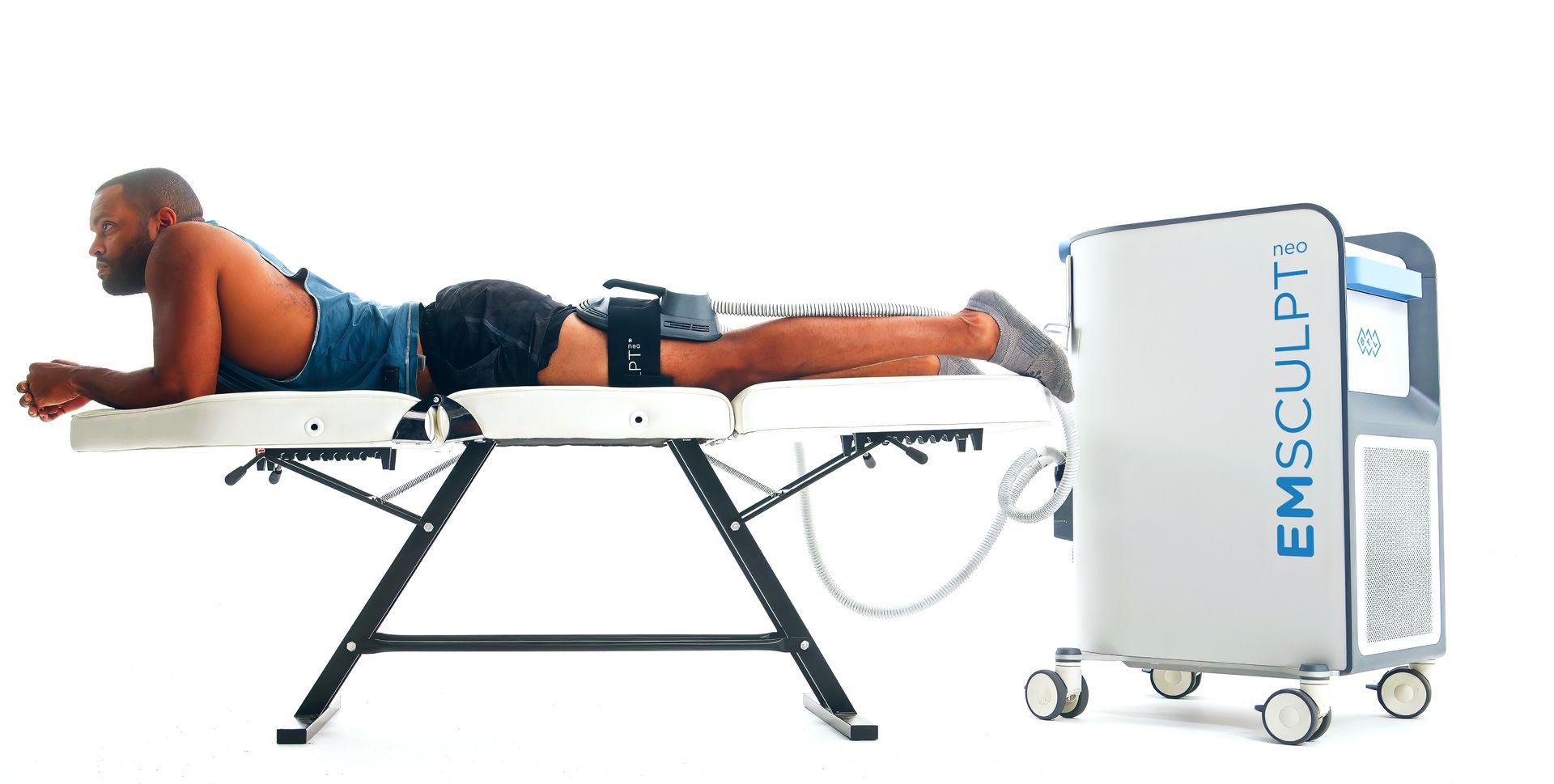 Emsculpt Neo treatment of the leg with the device at The Luxe Clinic