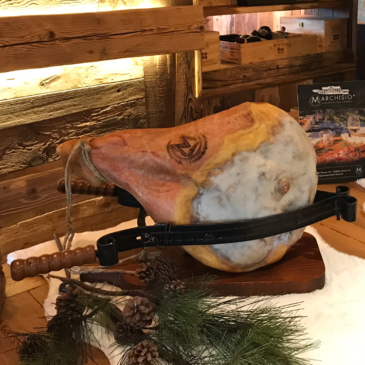 Prosciutto Crudo di Cuneo, Prosciutto al tartufo e al Barolo