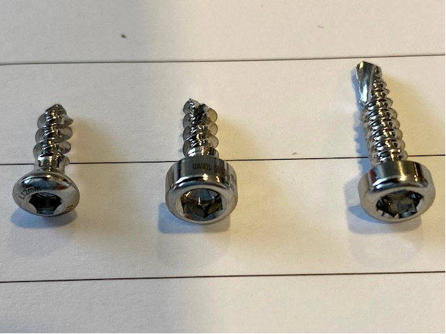 Drie referentieschroeven voor reverse engineering