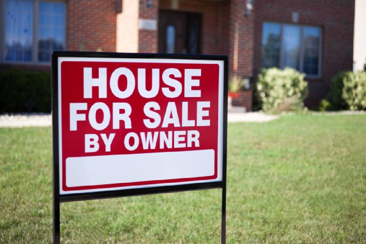 House for sale by owner sign outside a home near Lexington, KY