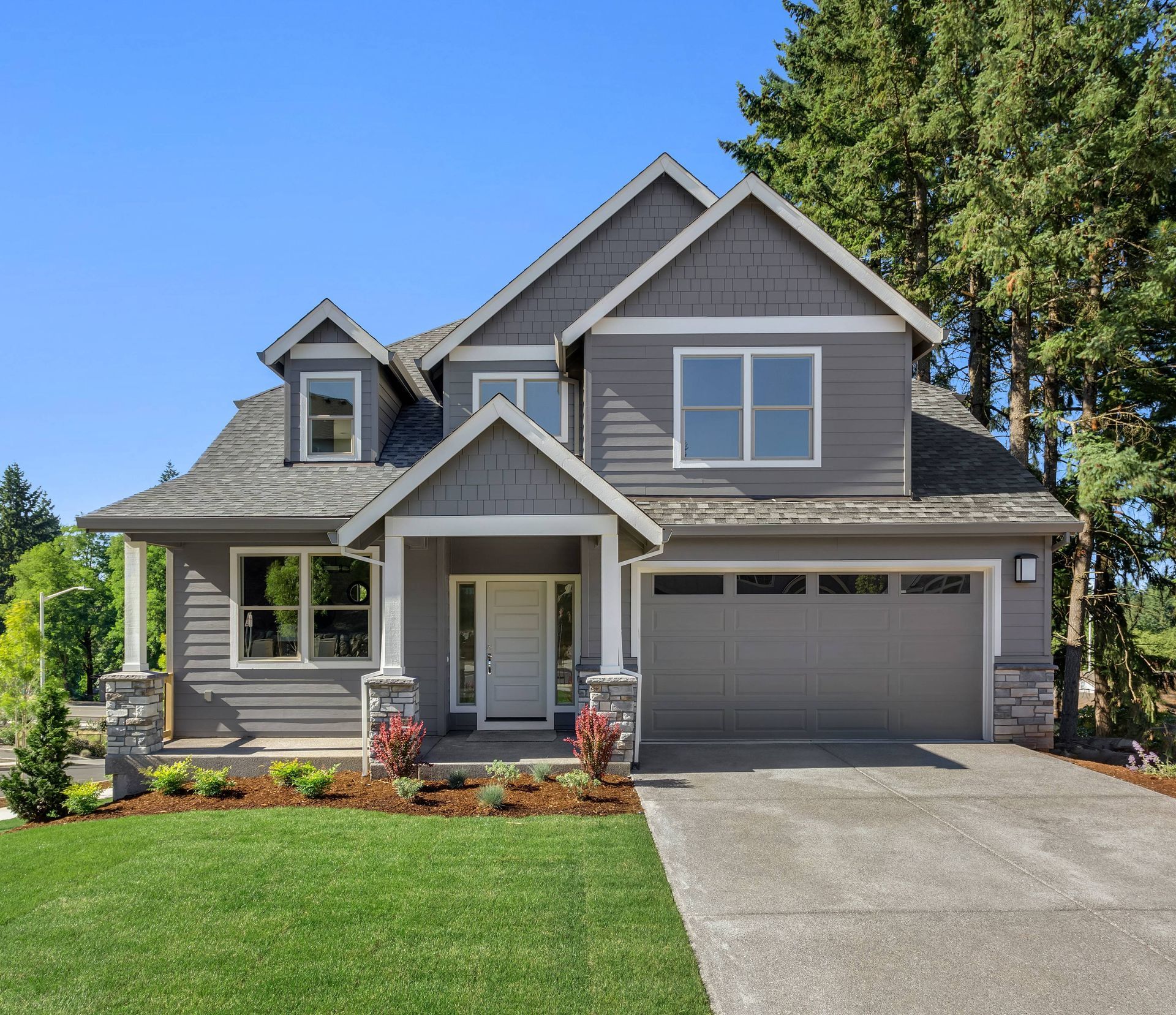Modern home with manicured lawn near Lexington, KY