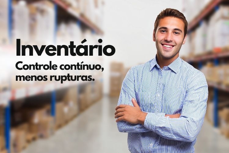 Empresário feliz com o estoque controlado e inventário em dia