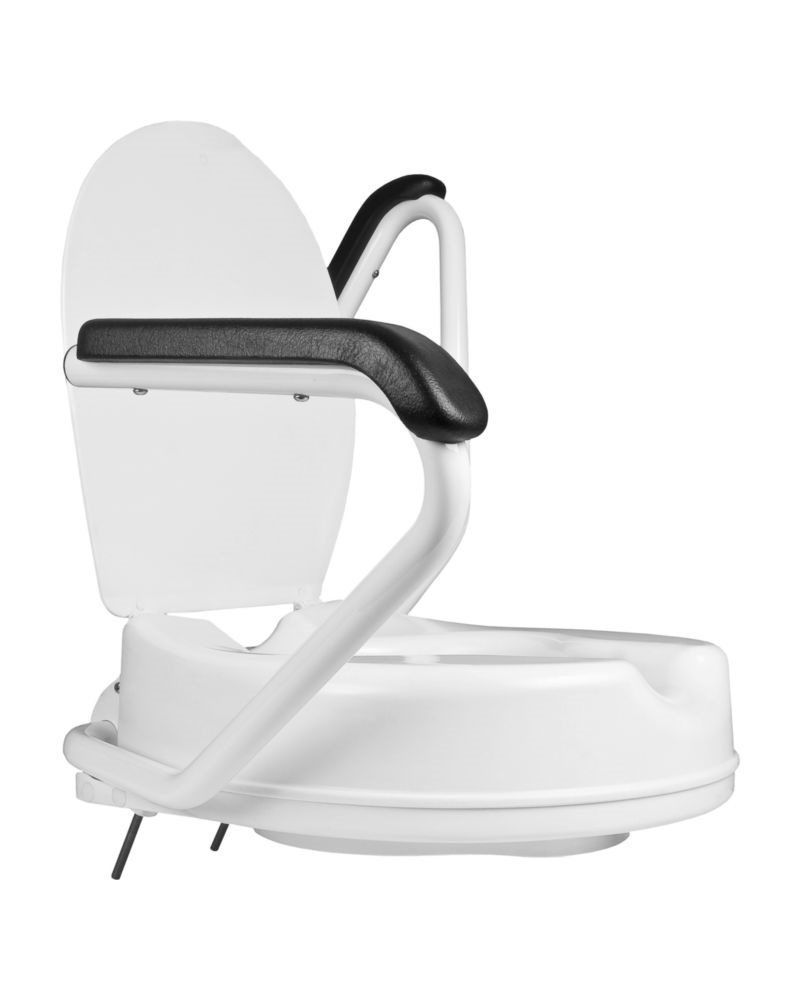 Hvid toilet med armlæn og låg.