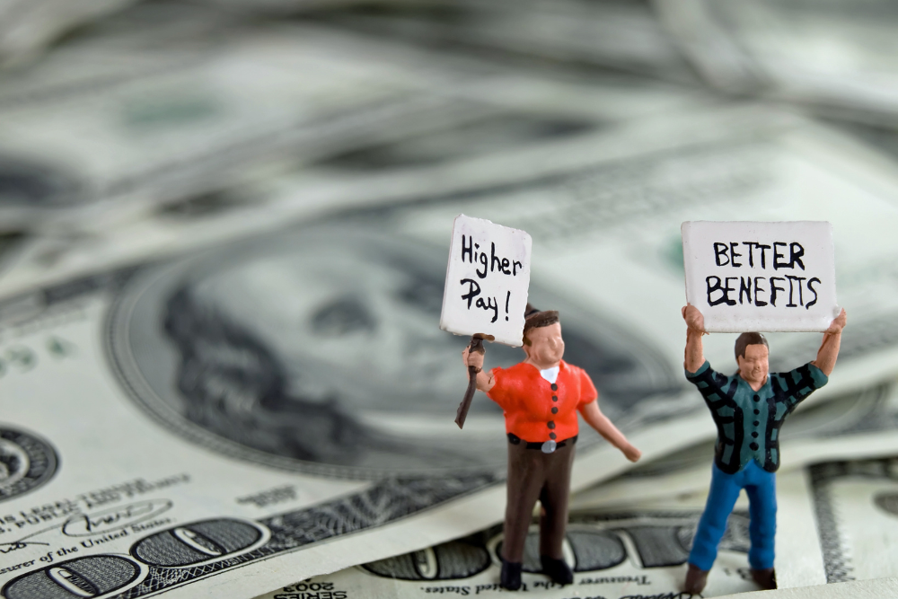How do insurance brokers get paid?