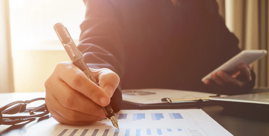 An HR compliance checklist helps you stay organized, avoid penalties, and protect your business.