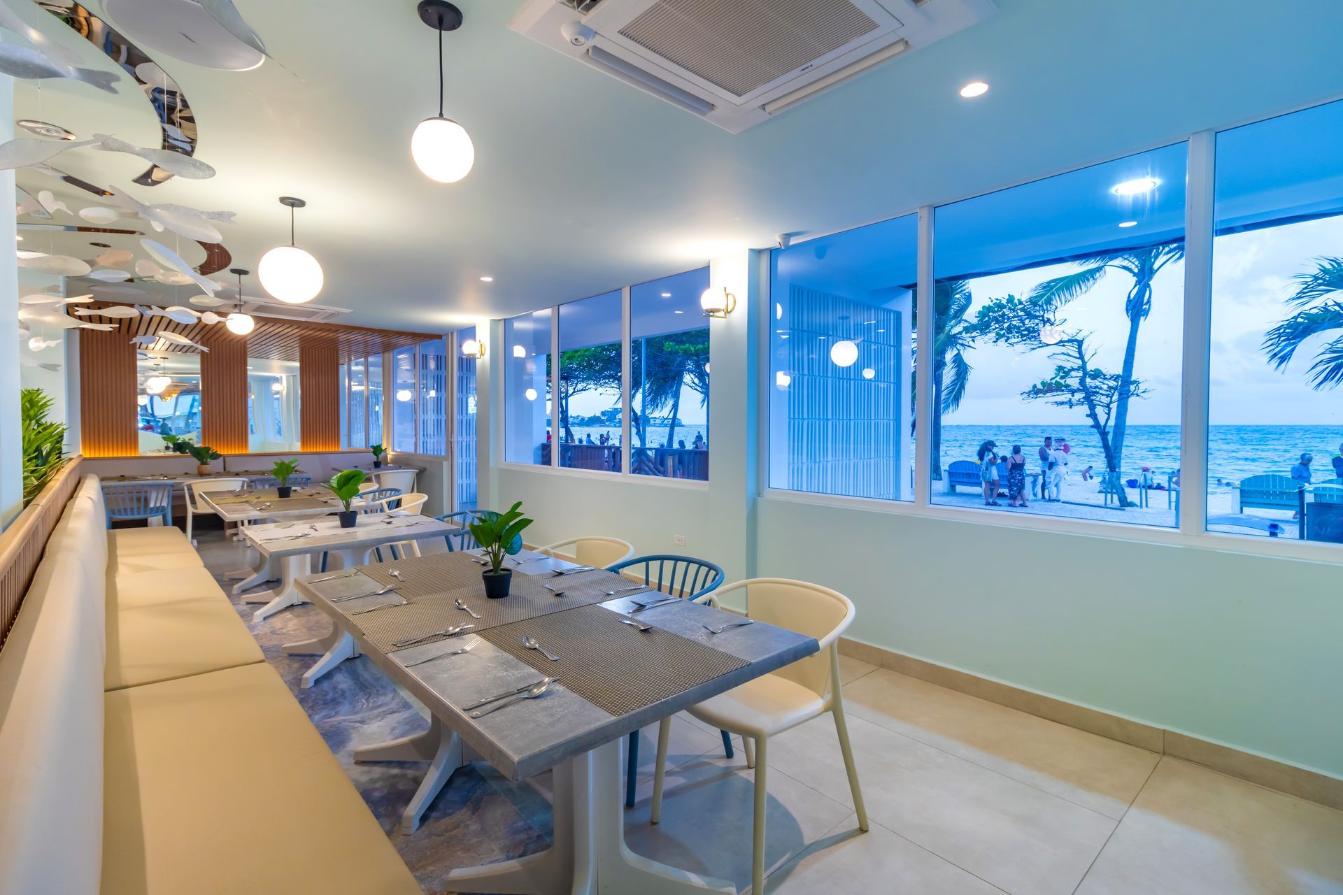 Hotel with restaurant in San Andrés with a modern atmosphere, space for breakfast and meals