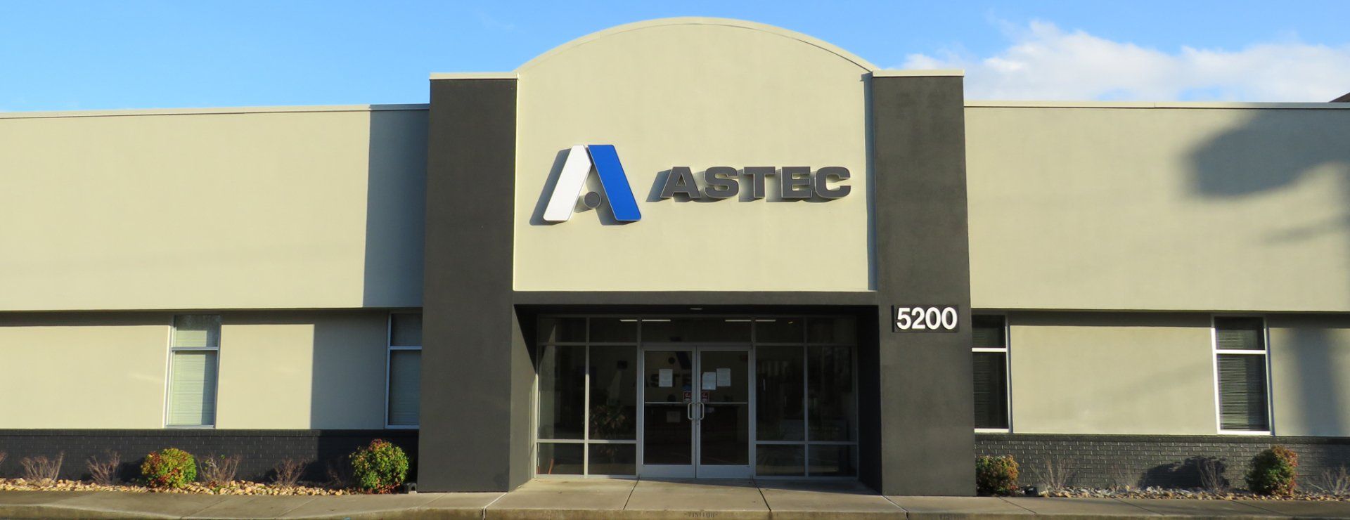 A building with a sign that says ' a aptec ' on it
