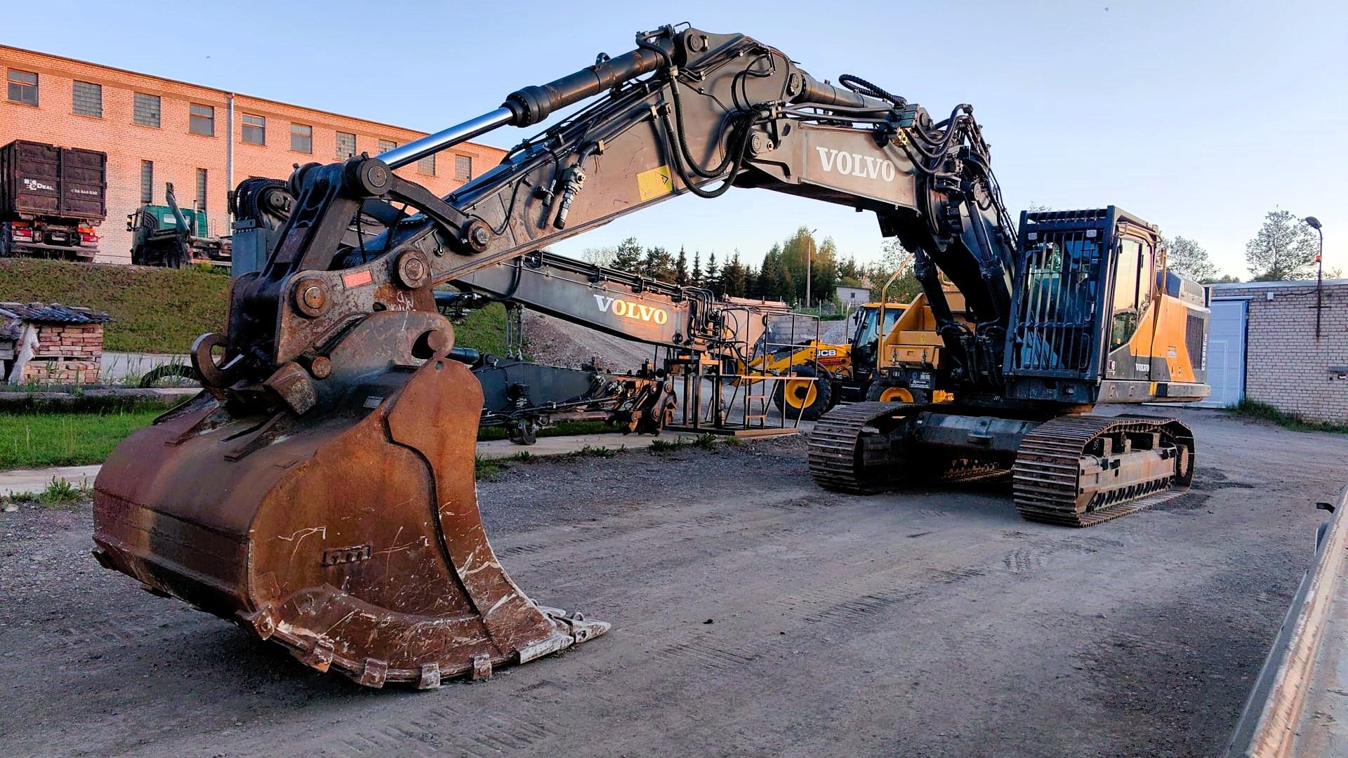 Kāpurķēžu ekskavatora noma (VOLVO EC380EHR