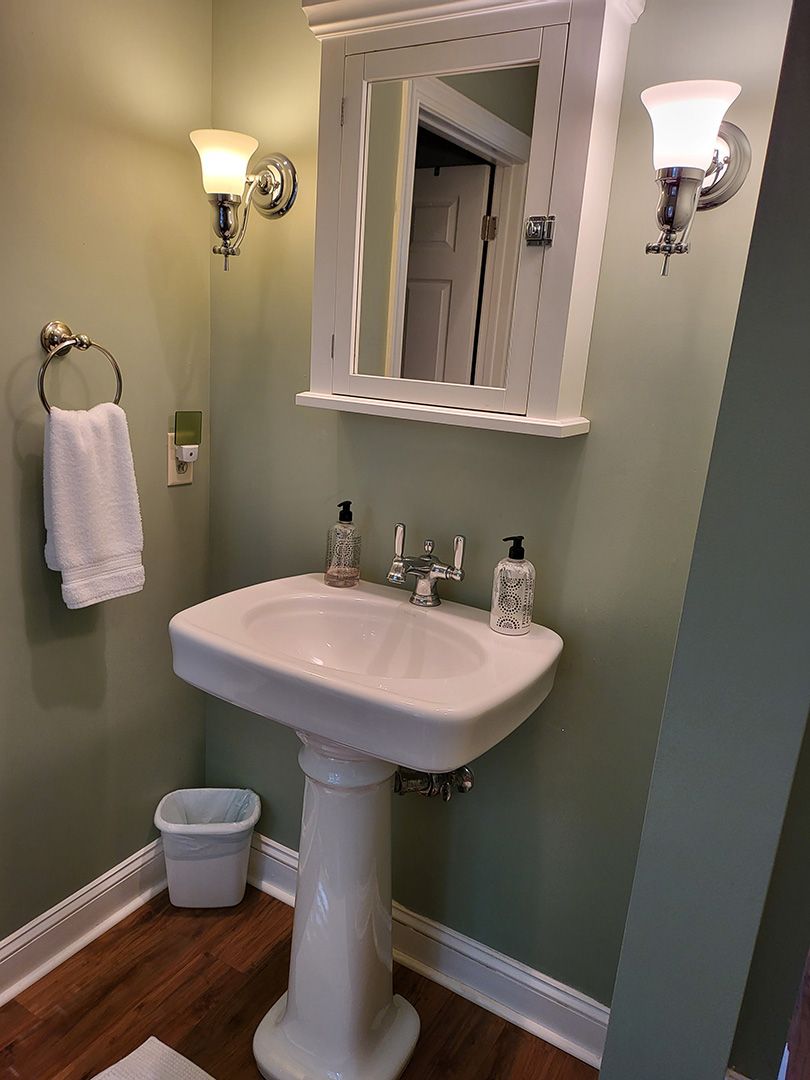 cottage-bathroom