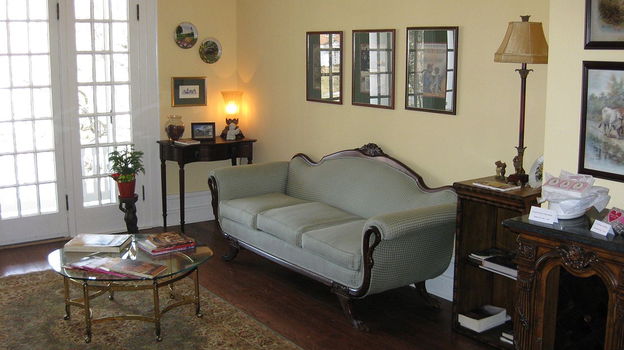 balcony-room-couch