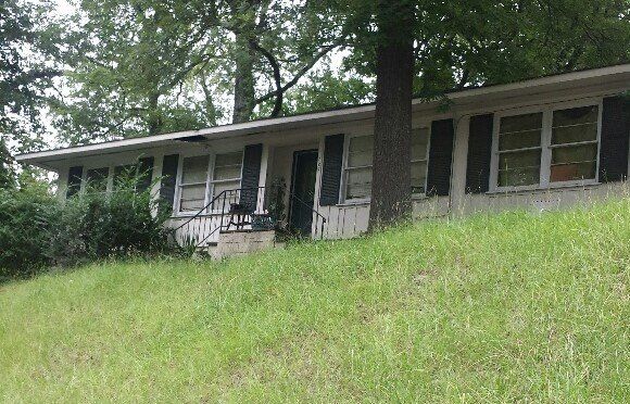 front of the house before KCG renovations