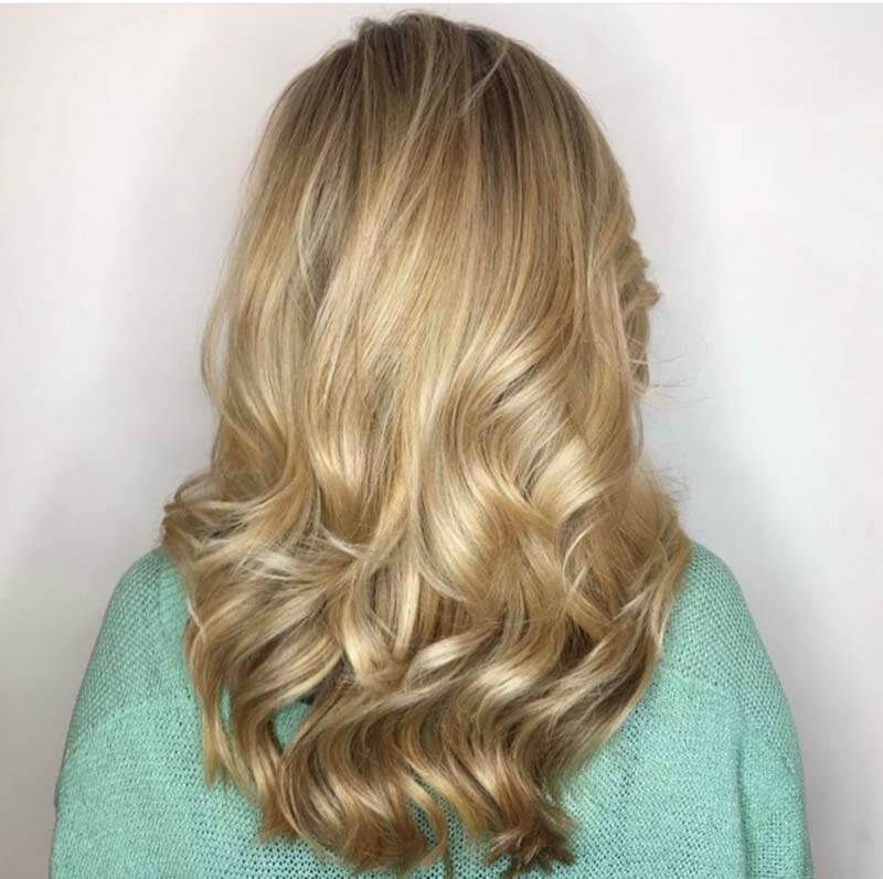 Blonde wavy hairstyle