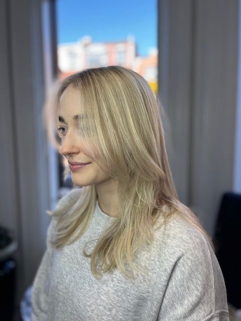 Blonde woman with balayage hair