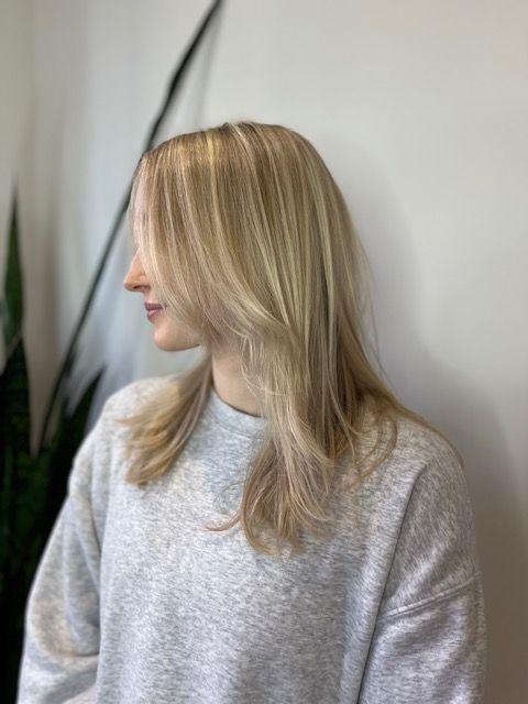 Blonde woman with balayage hair