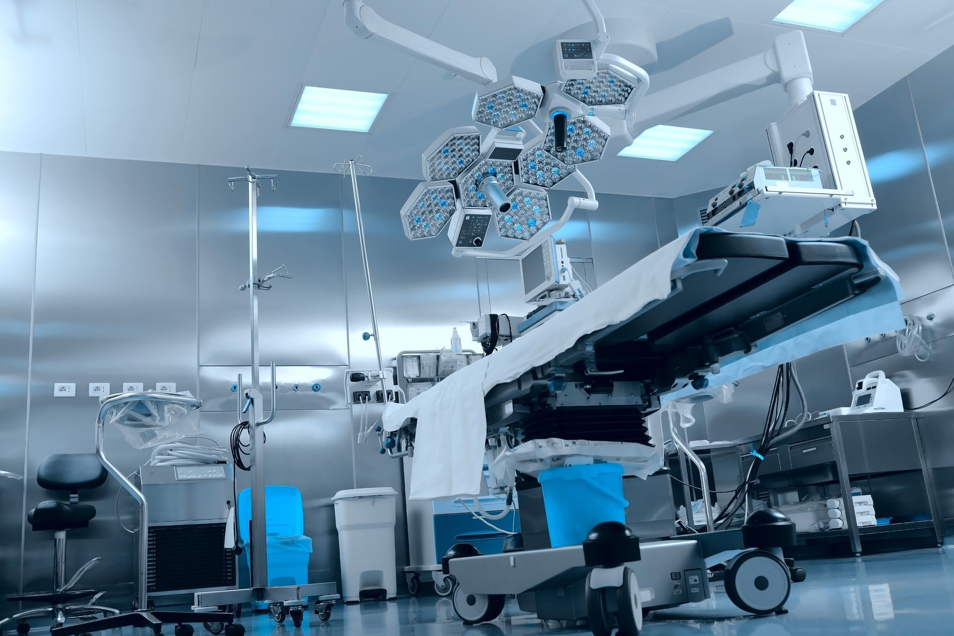 Operating room with surgical table, overhead lights, and medical equipment in a sterile hospital setting