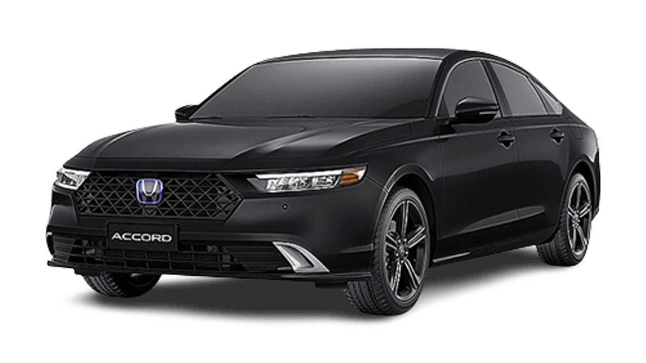 Carro sedan preto sobre fundo branco, mostrado em vista frontal de três quartos.