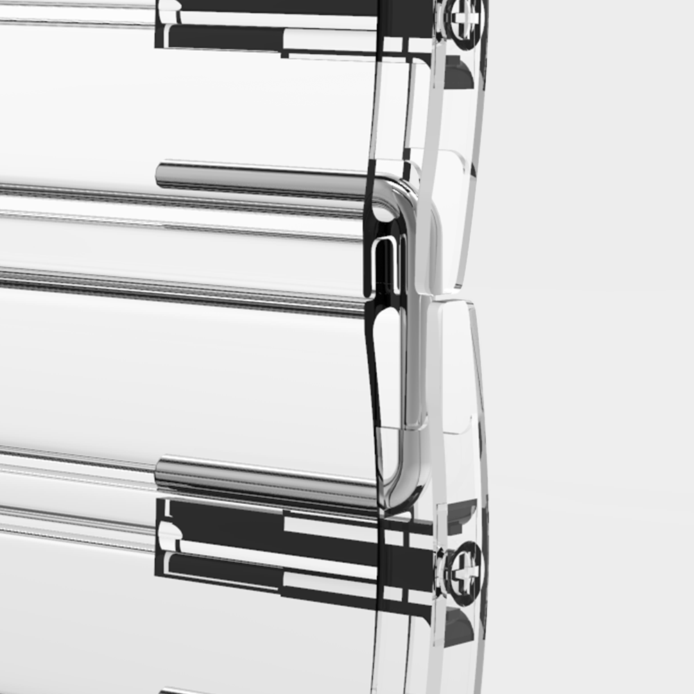 Mensola in plastica trasparente con barre metalliche e dettagli neri, leggermente curva.