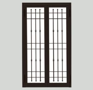Doppia finestra marrone scuro con barre nere ed elementi decorativi.