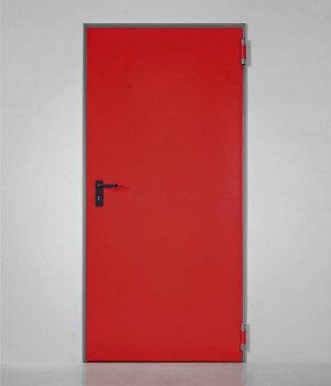 Porta rossa con maniglia e cerniere nere contro una parete bianca.