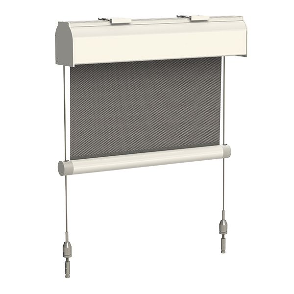 Tenda beige con rete grigia e cavi di supporto.