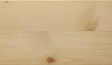Primo piano delle venature del legno chiaro con linee visibili e un nodo.