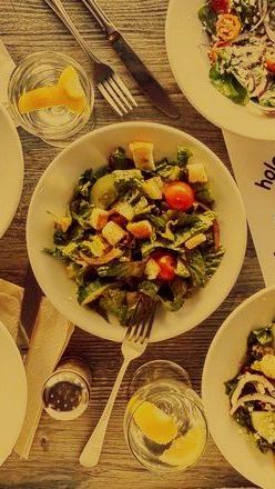 A table topped with bowls of food