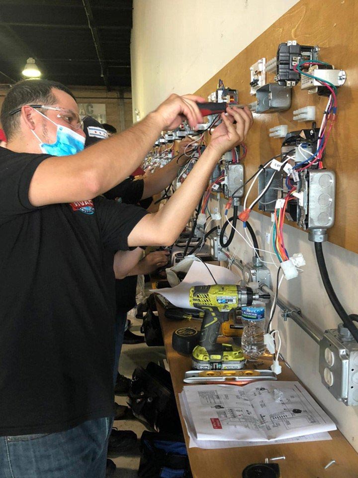 Ventilation Trade School Chicago, IL HVAC Tech