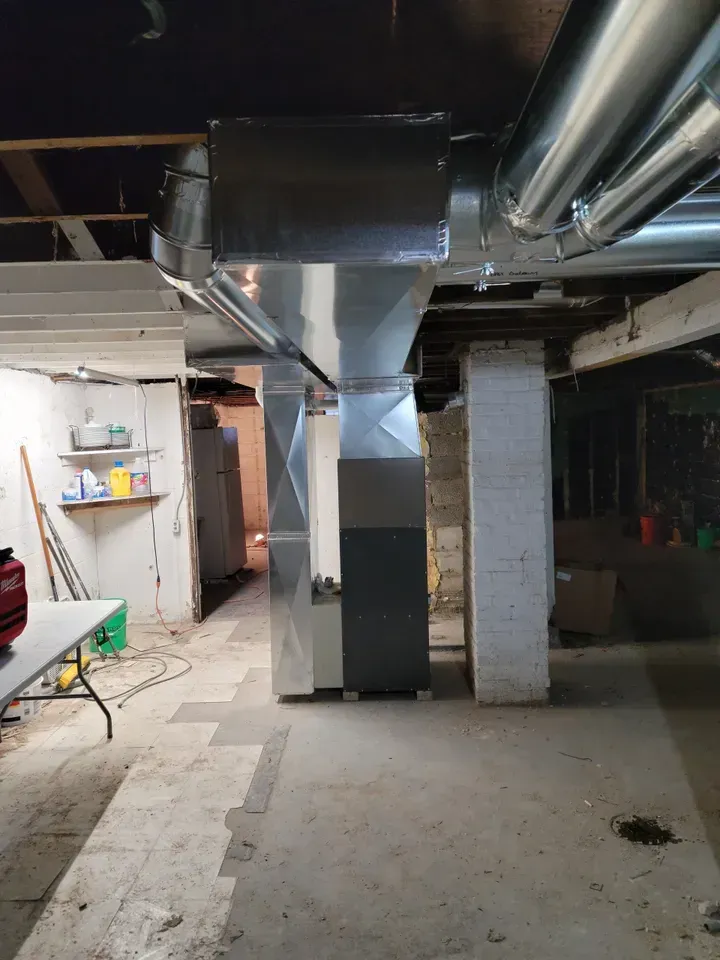 A very large room with a lot of pipes coming out of the ceiling.