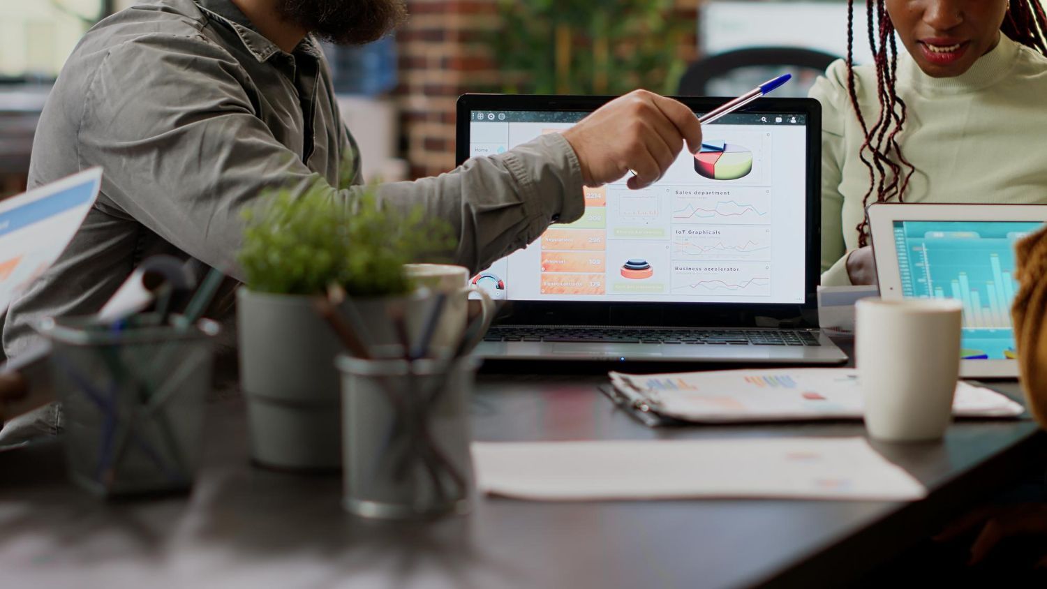 Challenges in Balancing Paid and Unpaid Advertising