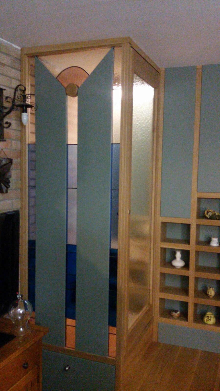 scala e porta su misura in legno antico di recupero