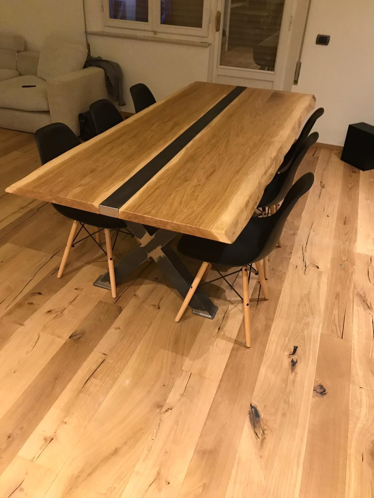 tavolo in legno antico di recupero