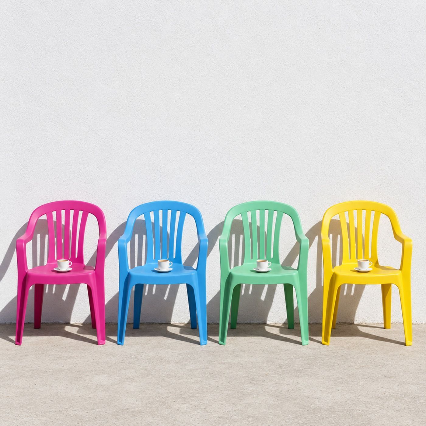 Decaf Club sfeerbeeld met stoelen