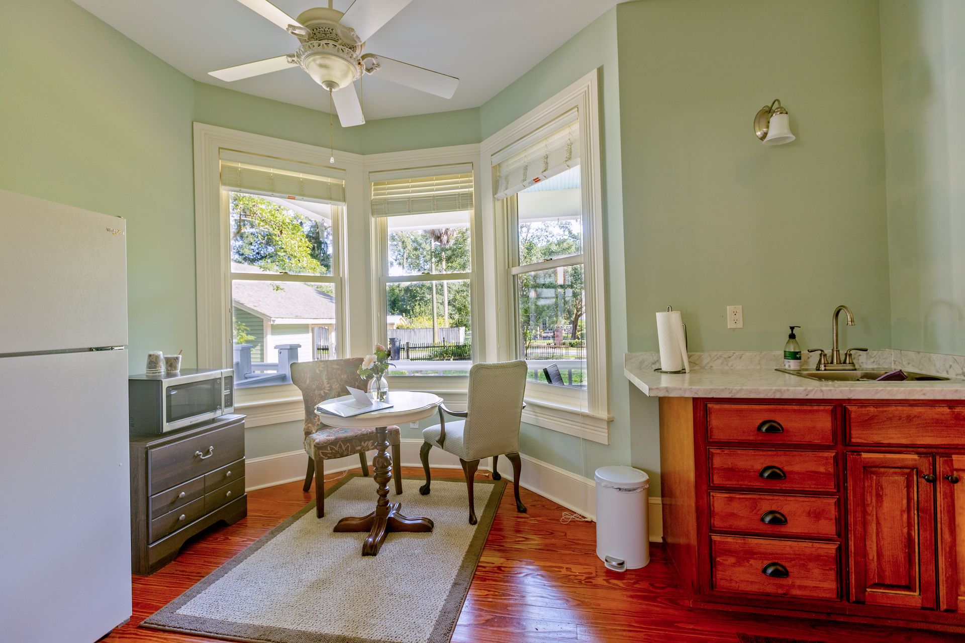 Camellia Rose Room at Camellia Rose Inn