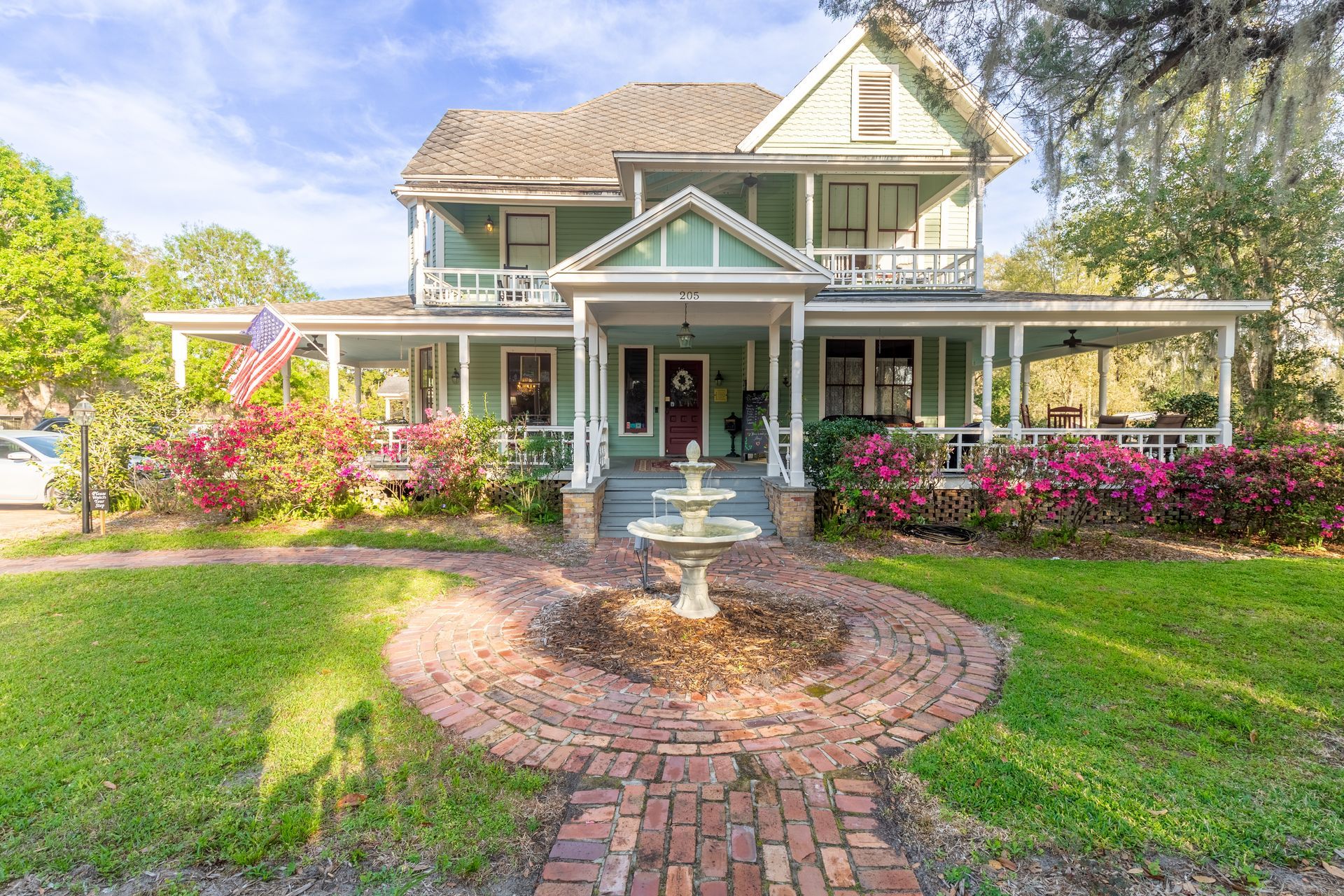 The front of the historic Camellia Rose Inn in Gainesville, FL