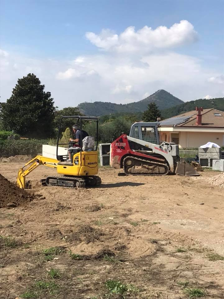 lavorazione in un terreno agricolo
