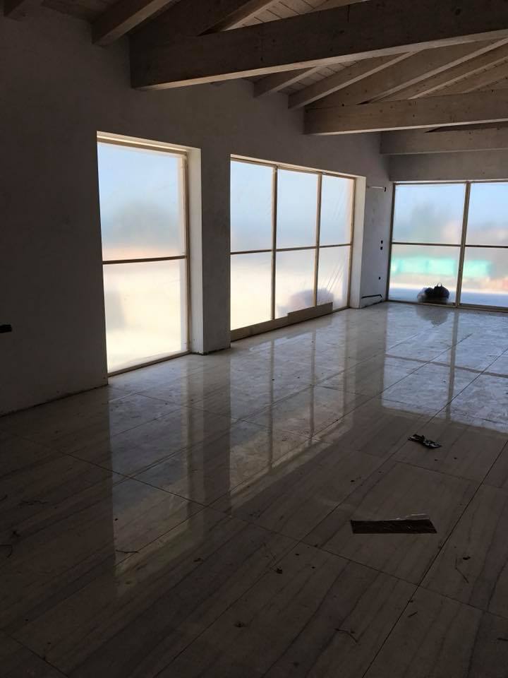 interni casa con pavimentazione in marmo