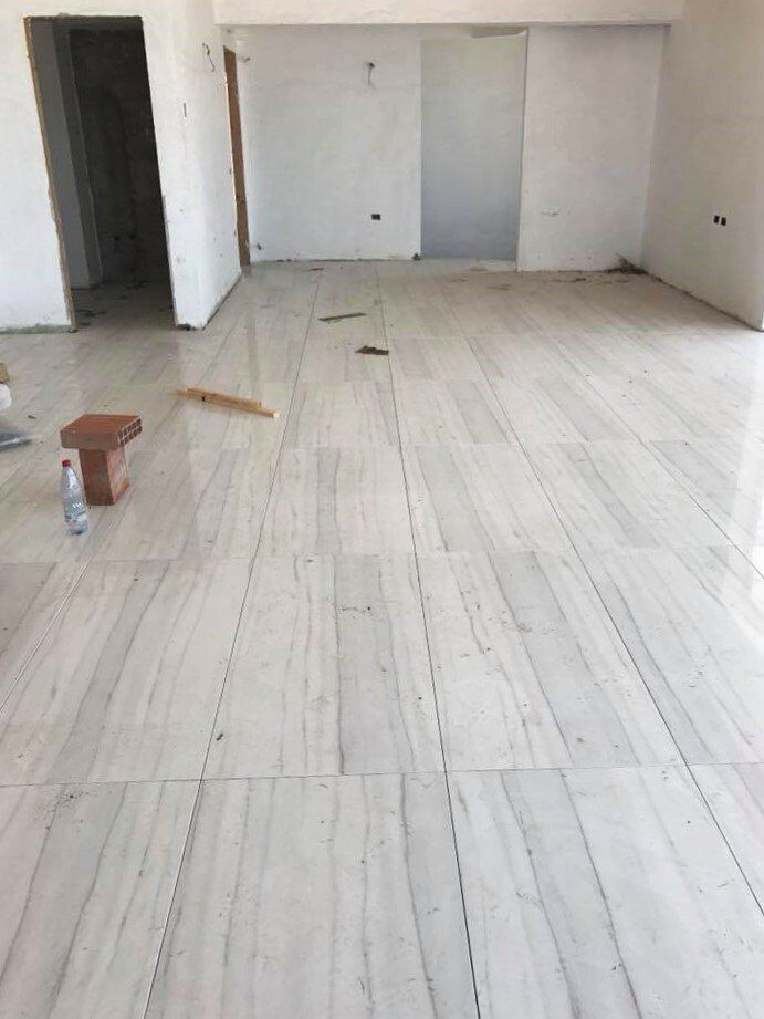pavimento grigio