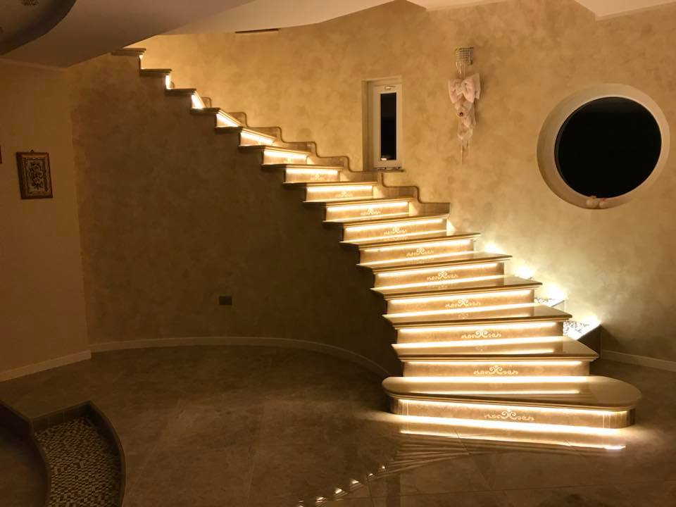 scala moderna illuminata