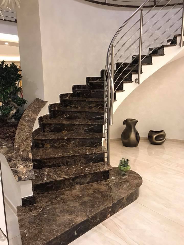 scala moderna in marmo