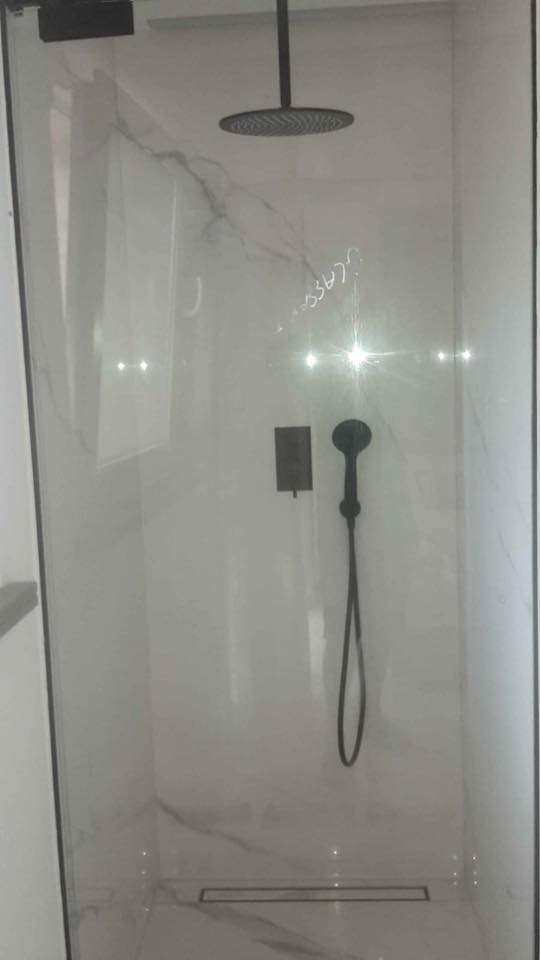 bagno moderno con box doccia